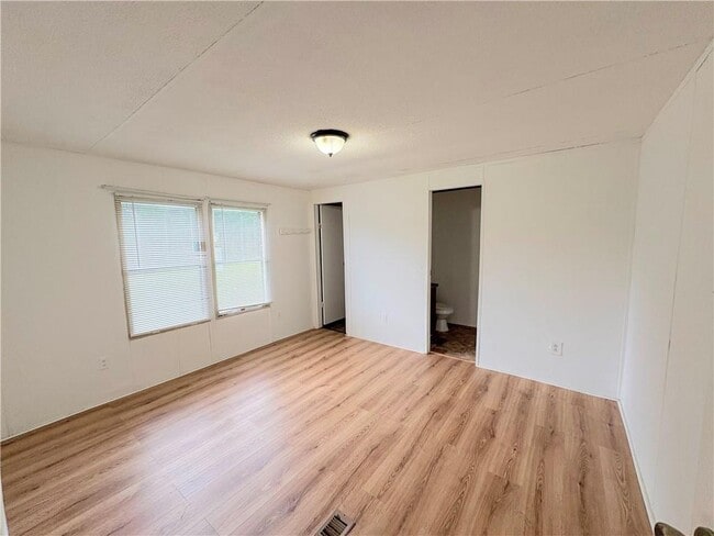 Building Photo - 1560 Grindle Bridge Rd