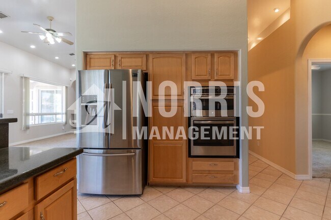 Building Photo - Beautiful Home Located in The Links