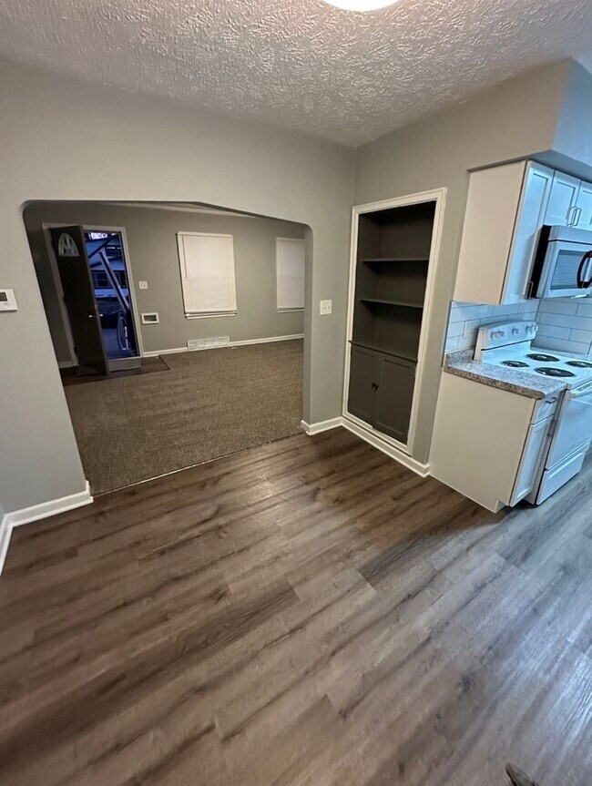 Building Photo - Four Bedroom Home Available Now!