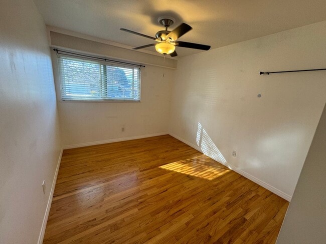 Building Photo - 3 Bedroom Single Level Home in Foothills o...