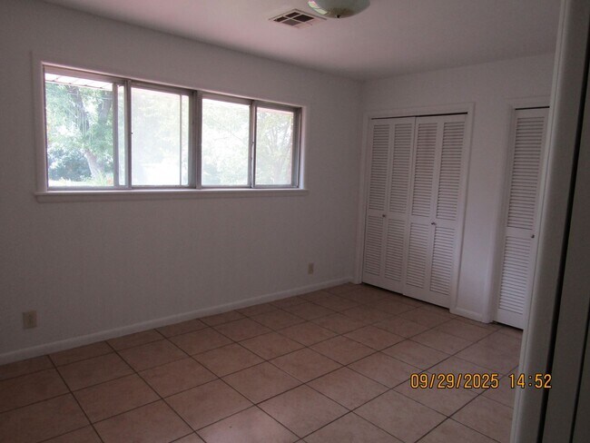 Building Photo - Move In Special: $250 off 1st full Month's Rent! Pet Friendly with Owner Approval!