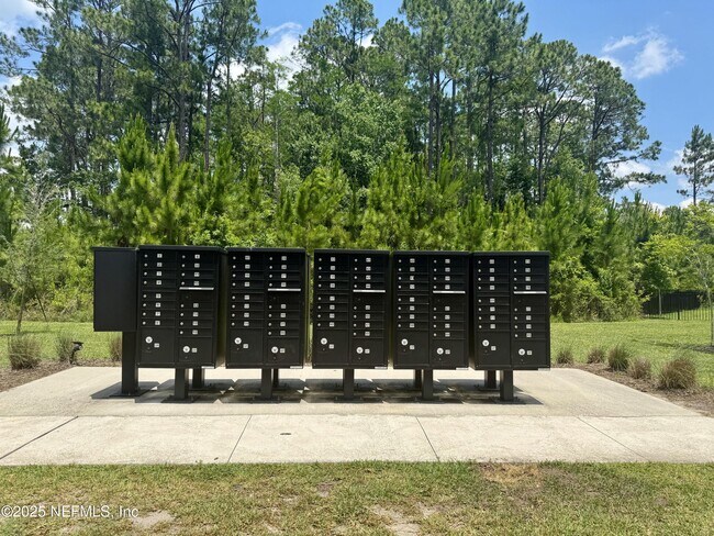 Building Photo - 75310 White Rabbit Ave