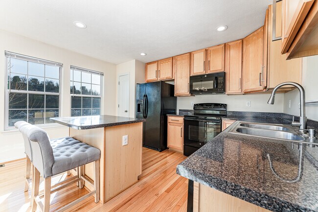 Building Photo - 243 Raven Run