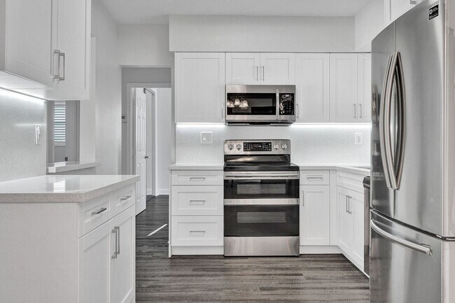 Building Photo - Beautiful 3 bedroom 2 bath Home in Miramar...