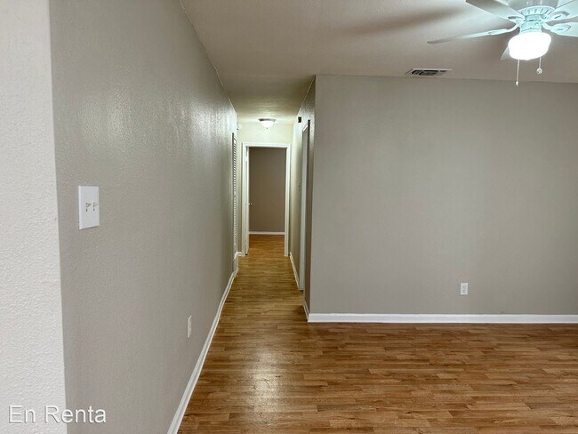 Building Photo - 4 br, 2 bath House - 241 Palomino Dr