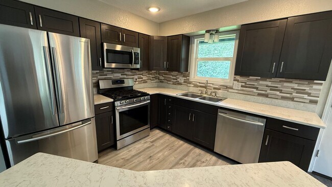 Building Photo - 20251 Eagle River Rd