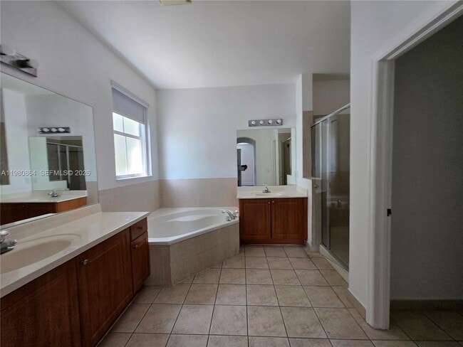 Building Photo - 8402 NW 114th Path