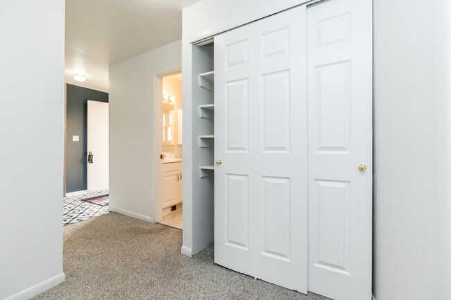 Building Photo - 18248 Farmington Rd