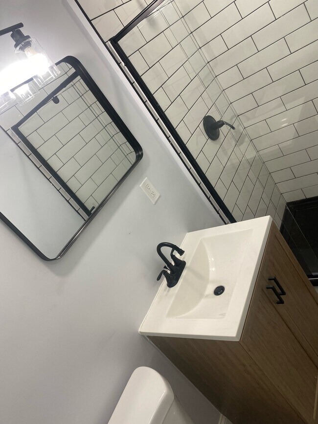 Building Photo - 2016 N Woodstock St