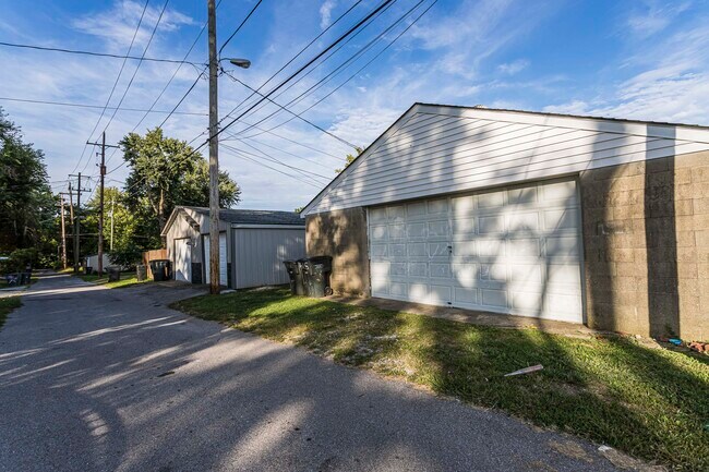 Building Photo - 1415 Locust St