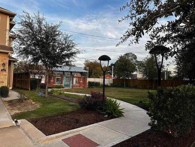 Building Photo - 206 Fulton Station Dr