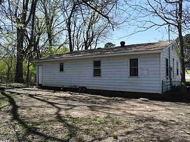 Building Photo - 610 N Fir St