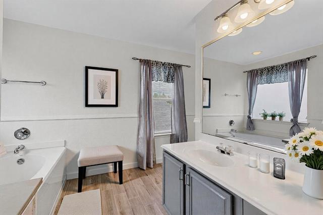 Building Photo - 415 Hidden Ridge Dr