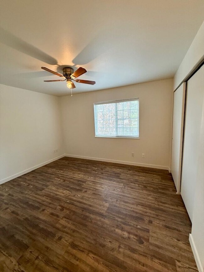 Building Photo - 1290 NW Knoxville Blvd