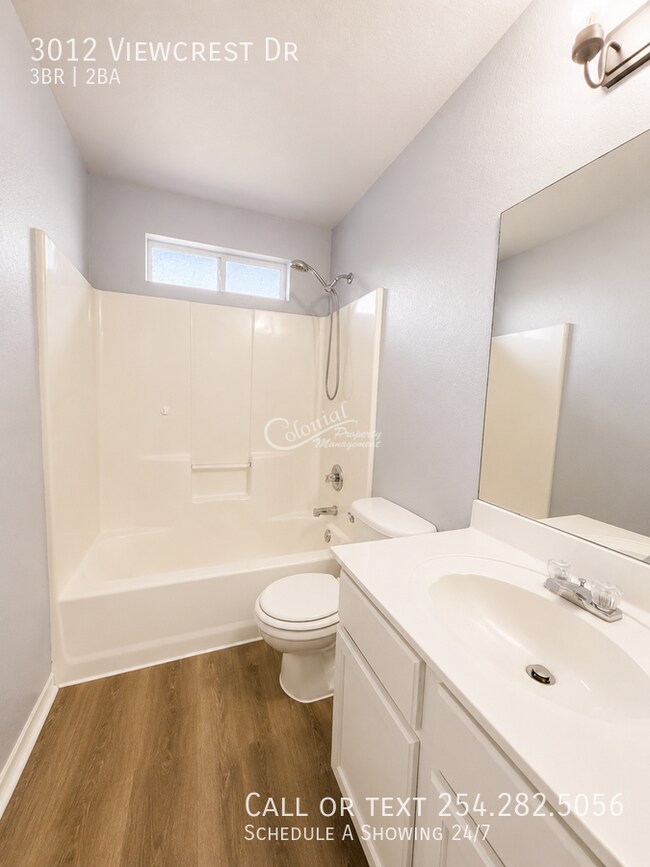 Building Photo - 3012 Viewcrest Dr