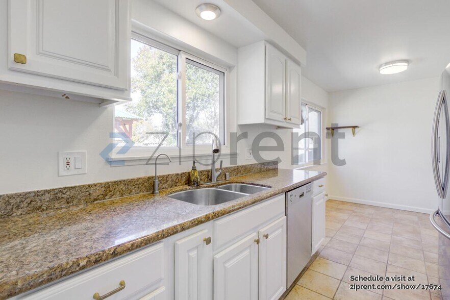Building Photo - 166 Madelia Pl