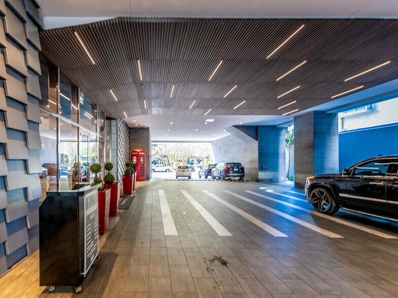 Building Photo - 1080 Brickell Ave