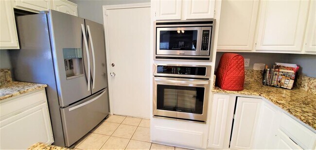 Building Photo - 5213 Valleydale Dr