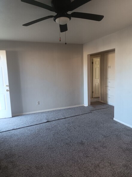 Building Photo - 504 S 5th St