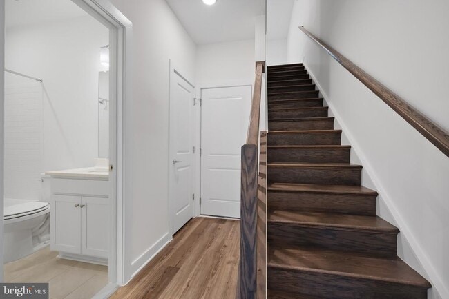 Primary Photo - 210 Sundrop Ln