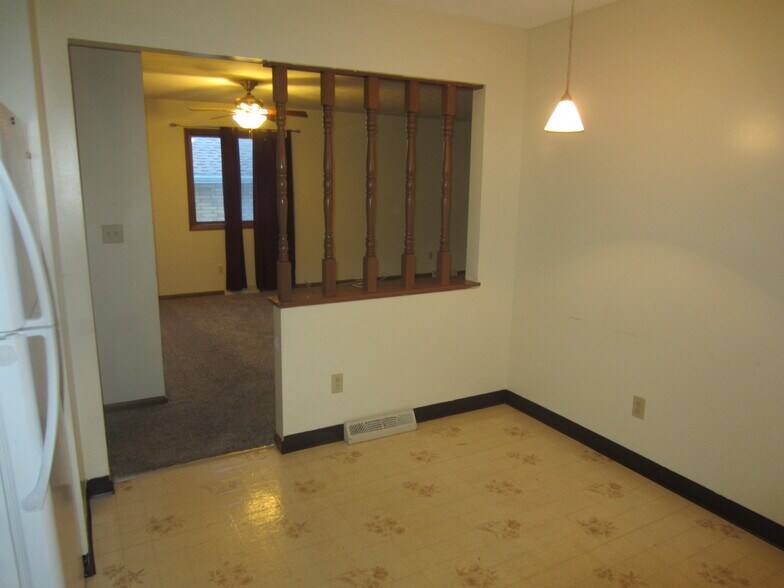 Building Photo - 2436 Grovewood Ave