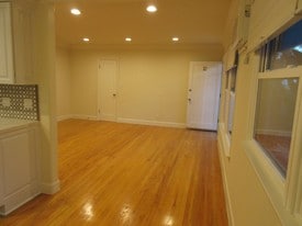 Building Photo - 1523 S Wooster St