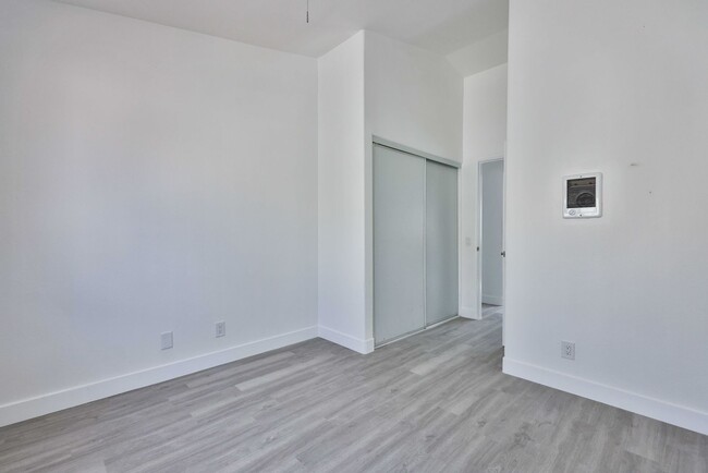 Building Photo - 2 Bedroom apartment in North Park