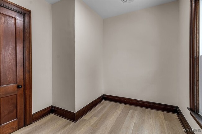 Building Photo - 404 Parkdale Ave