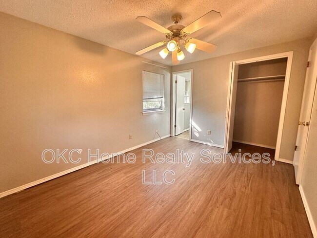 Building Photo - 9313 NE Stardust Ln