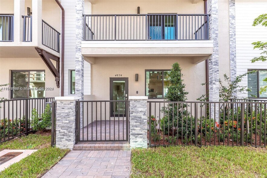 Building Photo - 4874 NW 83rd Pky
