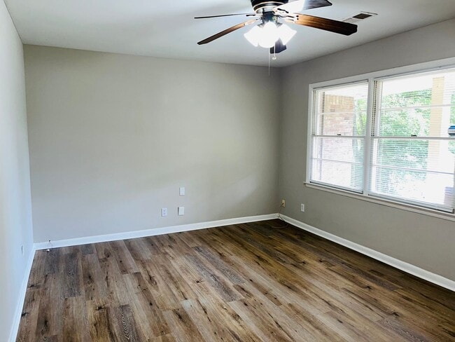 Building Photo - Wow! Beautiful brick 3 bedroom 2 bathroom home near Stone Mountain Village! Must See