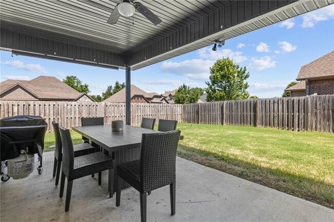 Building Photo - 801 Bellmara Cir