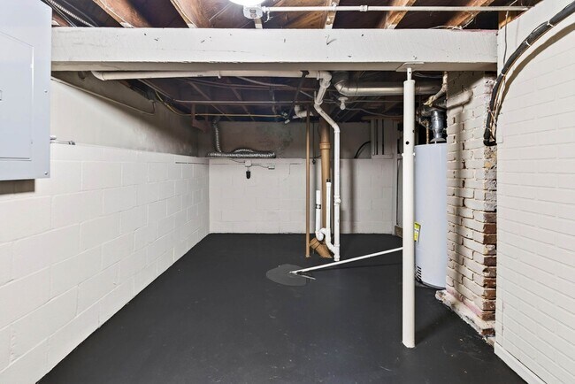 Building Photo - 6514 Blondo St