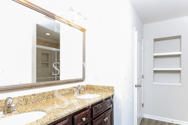 Building Photo - Prepare to fall in love with this 4 bedroom, 2.5 bathroom home