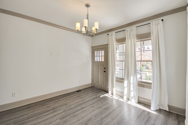 Building Photo - Beautifully Updated 1bd/1ba Condo in Midto...