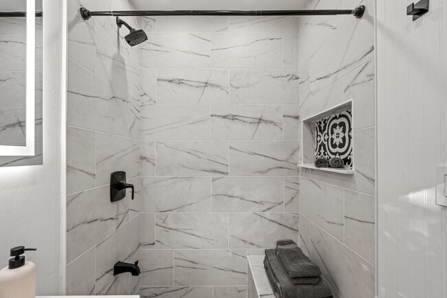 Building Photo - 1017 SW 4th St