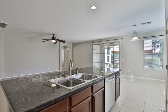 Building Photo - 15068 W Glenrosa Ave