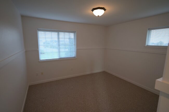 Building Photo - Modern & comfortable home in a country setting on 1 acre in Sequim