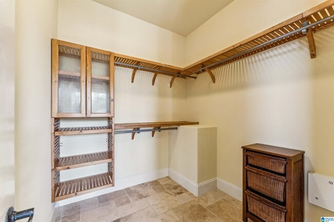 Building Photo - 2005 Lake Heather Dr