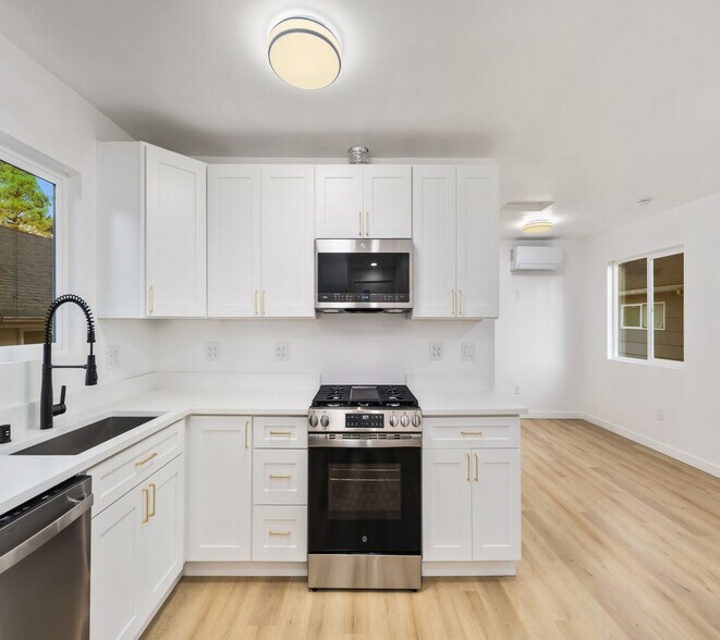 Building Photo - 5945 Fauntleroy Way SW