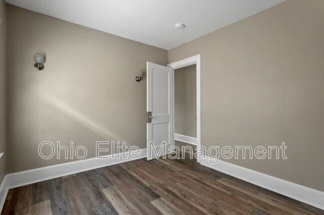 Building Photo - 618 Lilley Ave