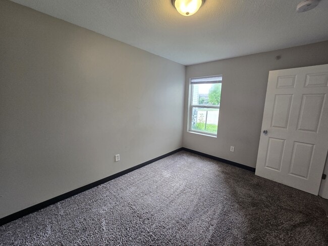 Building Photo - 60 Miller Ave SW