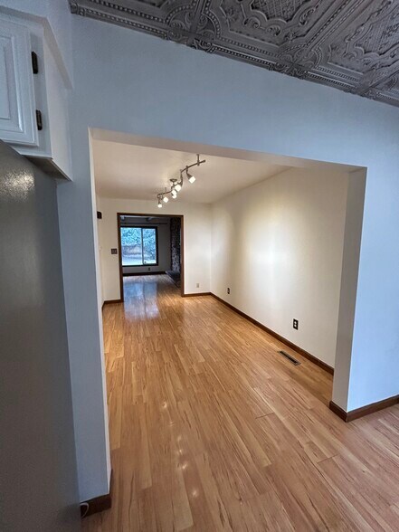 Building Photo - 435 E Drake Rd