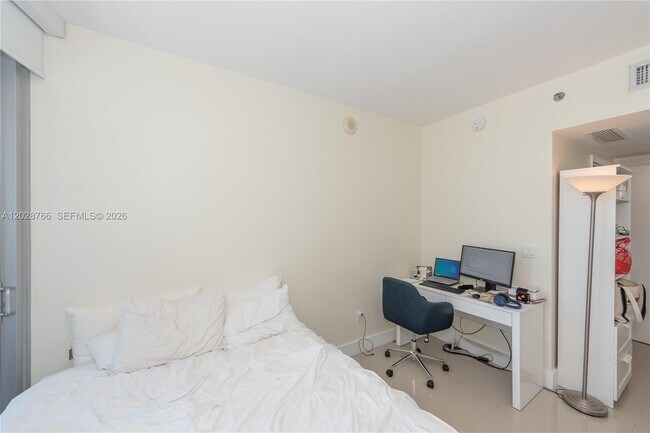 Building Photo - 475 Brickell Ave