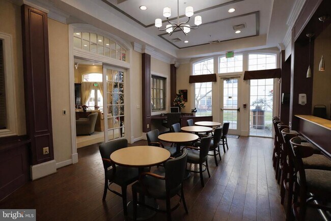 Building Photo - 400 Symphony Cir