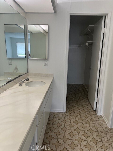 Building Photo - 5 Cashew