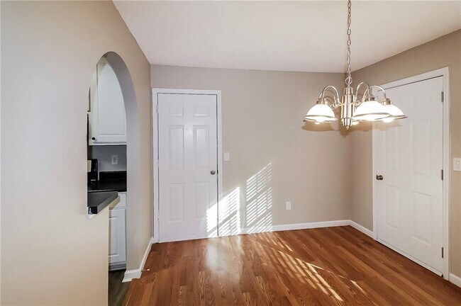 Building Photo - 4966 River Overlook Way