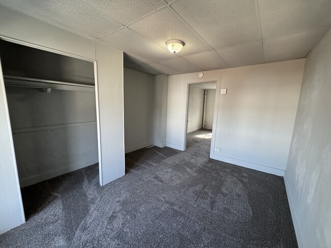 Building Photo - 644 W Mason Ave