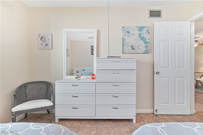 Building Photo - 5445 Peppertree Dr