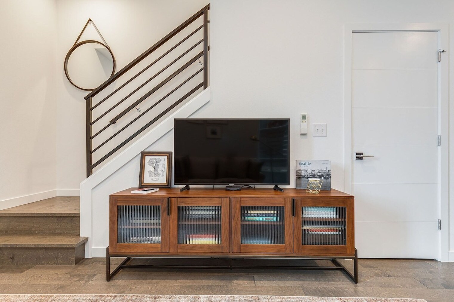 Building Photo - 762 Belmont Pl E